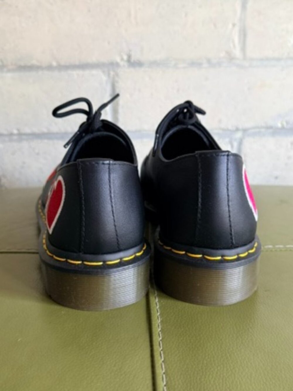 Dr. Martens 1461 black oxford red hearts and roses size US W 11 / UK 9 VGUC - Picture 6 of 9